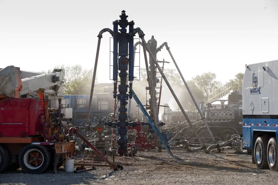 Image of hydraulic fracturing equipment